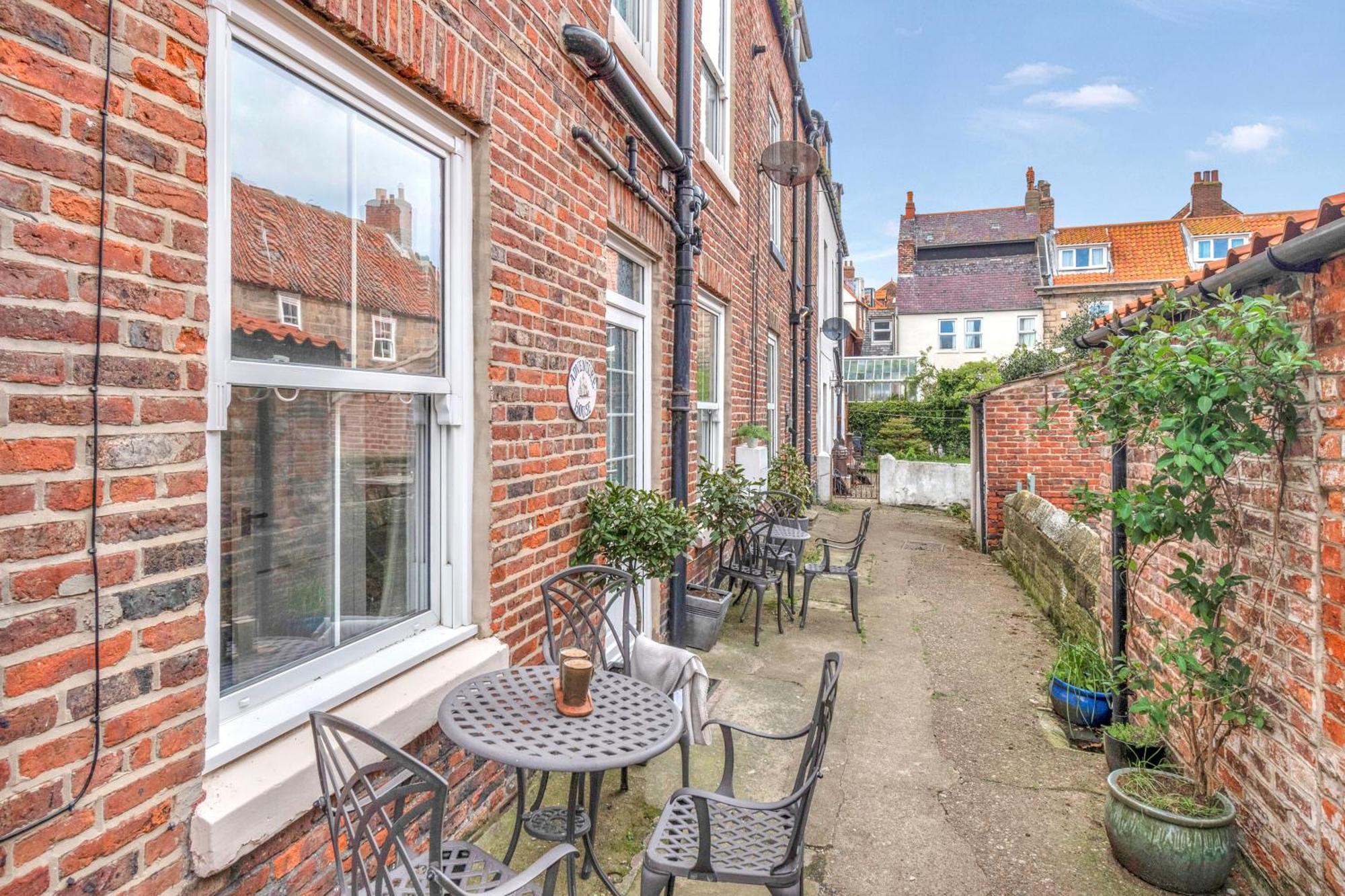 Adventure House - Whitby Vila Exterior foto